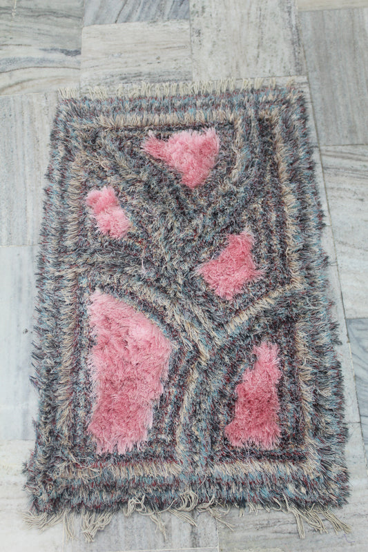 PINK AND MULTICOLOR ARC PATTERN DESIGN RECTANGULAR SHAGGY RUG